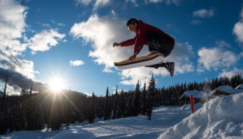 Skateboarden im Schnee mit dem SLOPEDECK